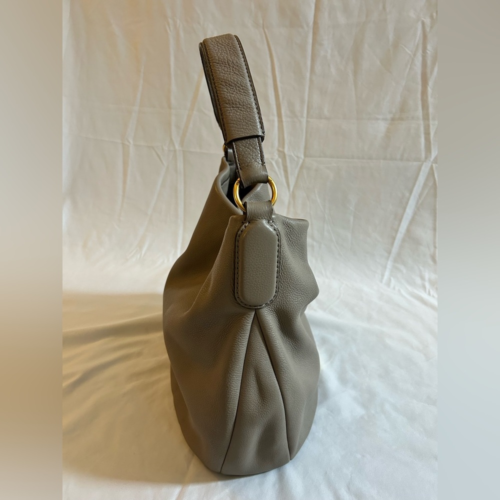 Marc Jacobs Pebbled Leather Shoulder Bag - Picture 4 of 9